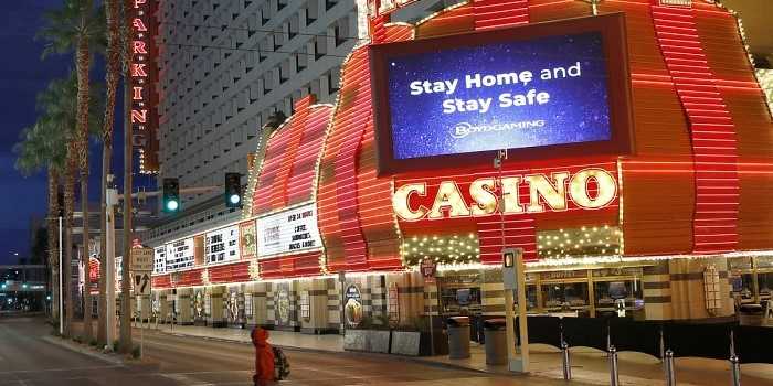 las vegas casino with sign telling gamblers to stay home due to coronavirus